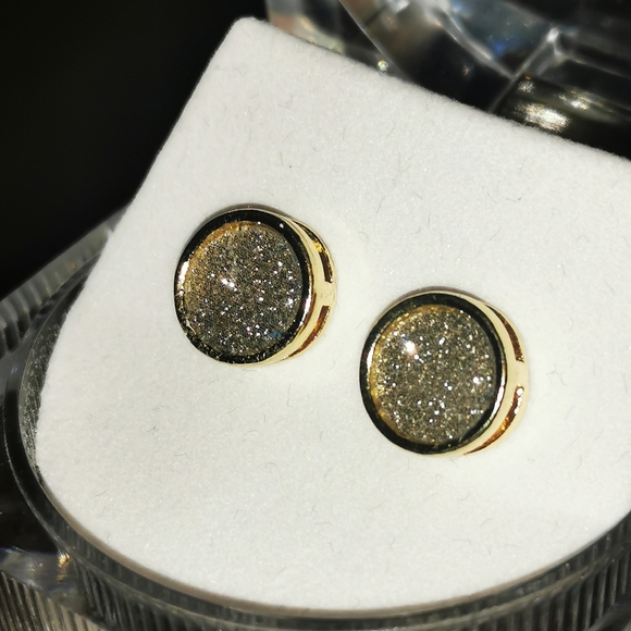 Earrings - Picture 1 of 1